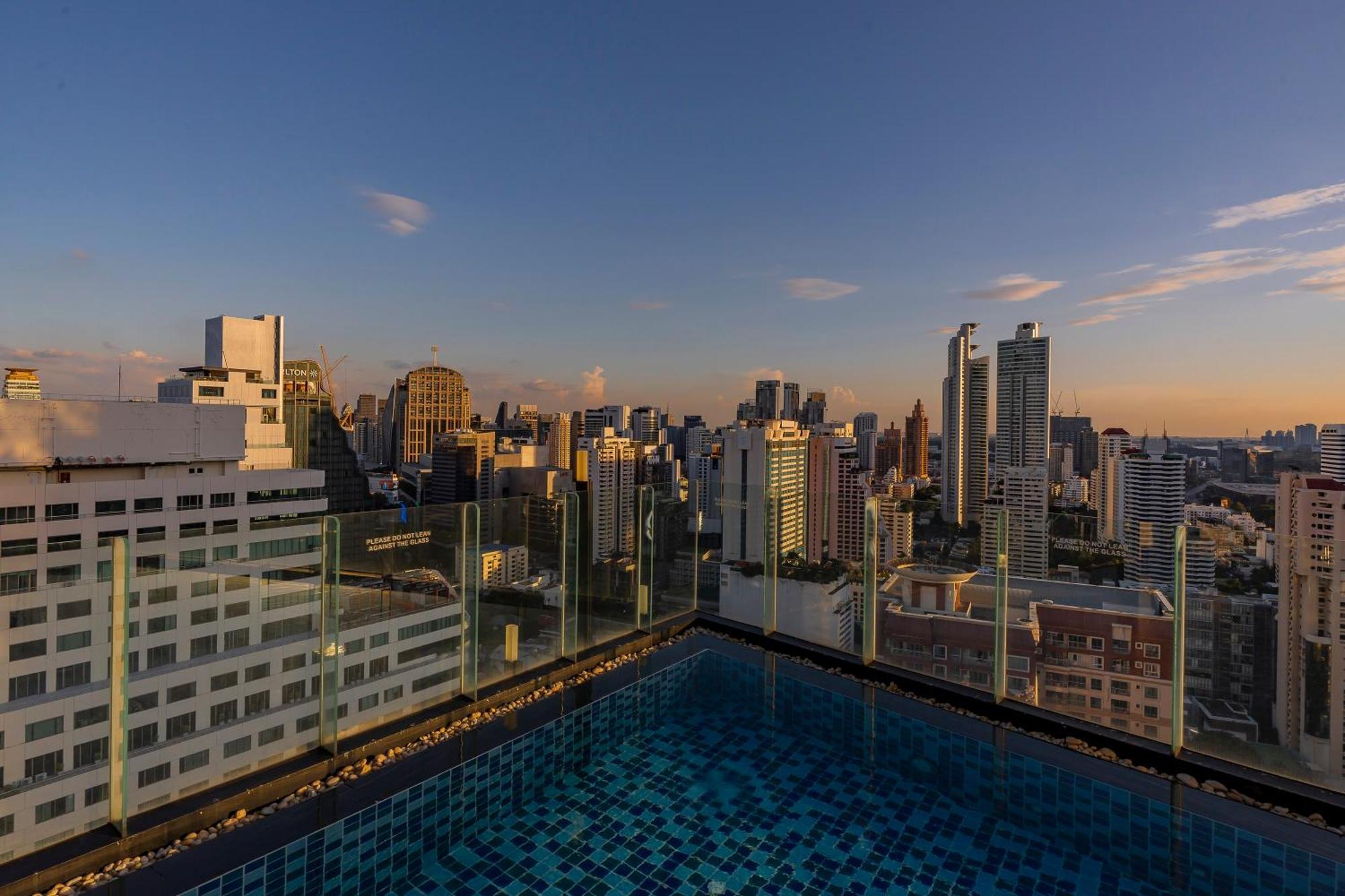 The Continent Hotel Sukhumvit - Asok Bts Bangkok By Compass Hospitality Eksteriør bilde